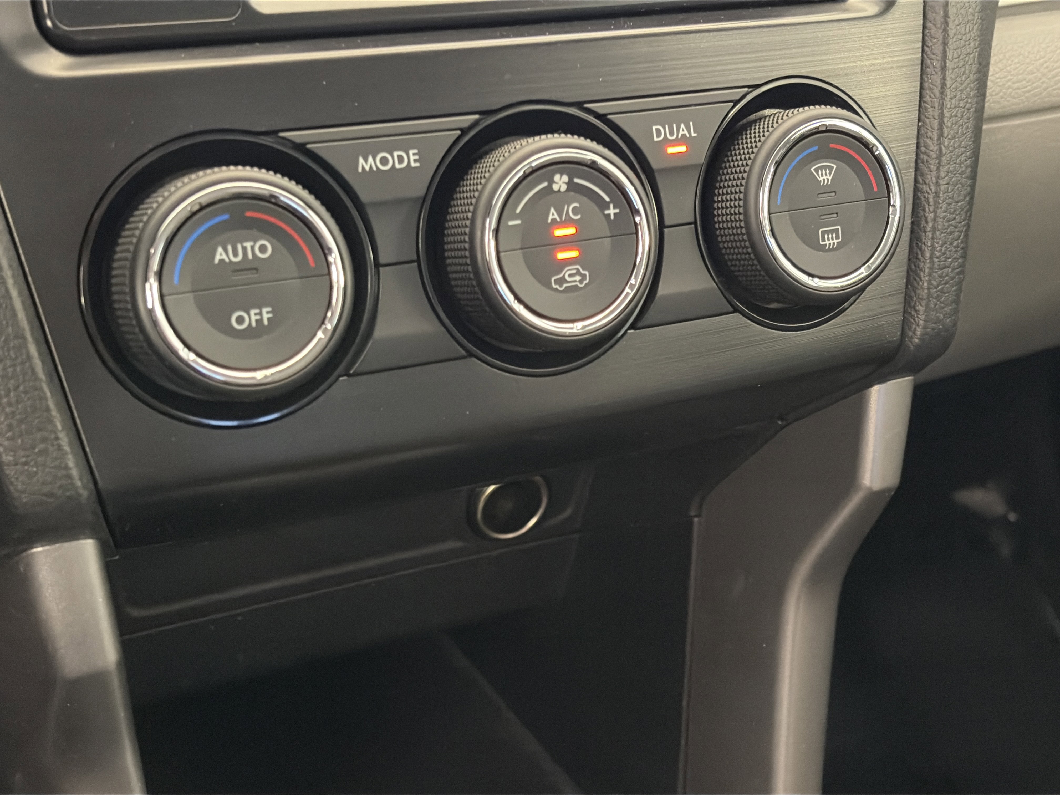 Used 2014 Subaru Forester 2.5i Touring w/ Popular Package #2 image 22