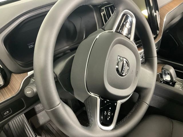 Used 2023 Volvo XC60 B5 Plus w/ Climate Package image 24