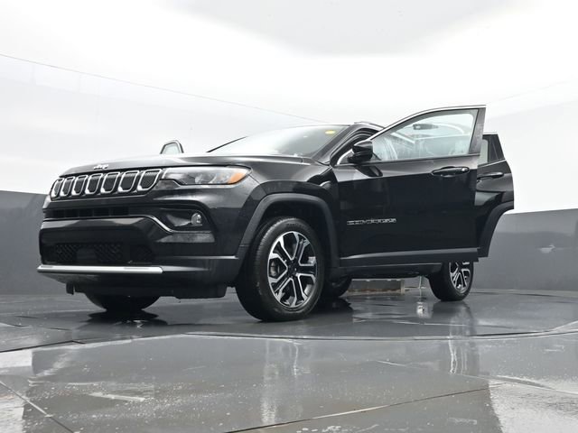 Used 2022 Jeep Compass Limited image 33