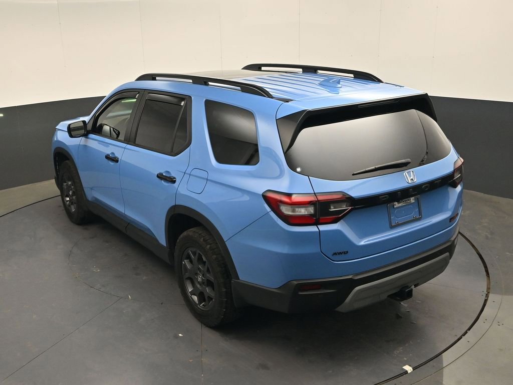 Used 2025 Honda Pilot TrailSport image 23