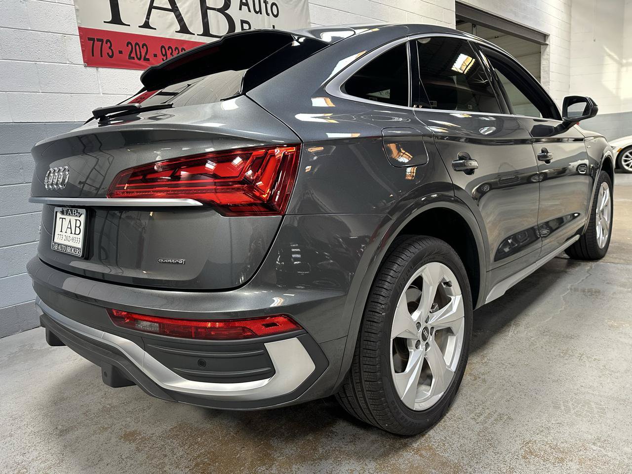 Used 2024 Audi Q5 Premium Plus Sportback w/ Premium Plus Package AWD/4WD image 3