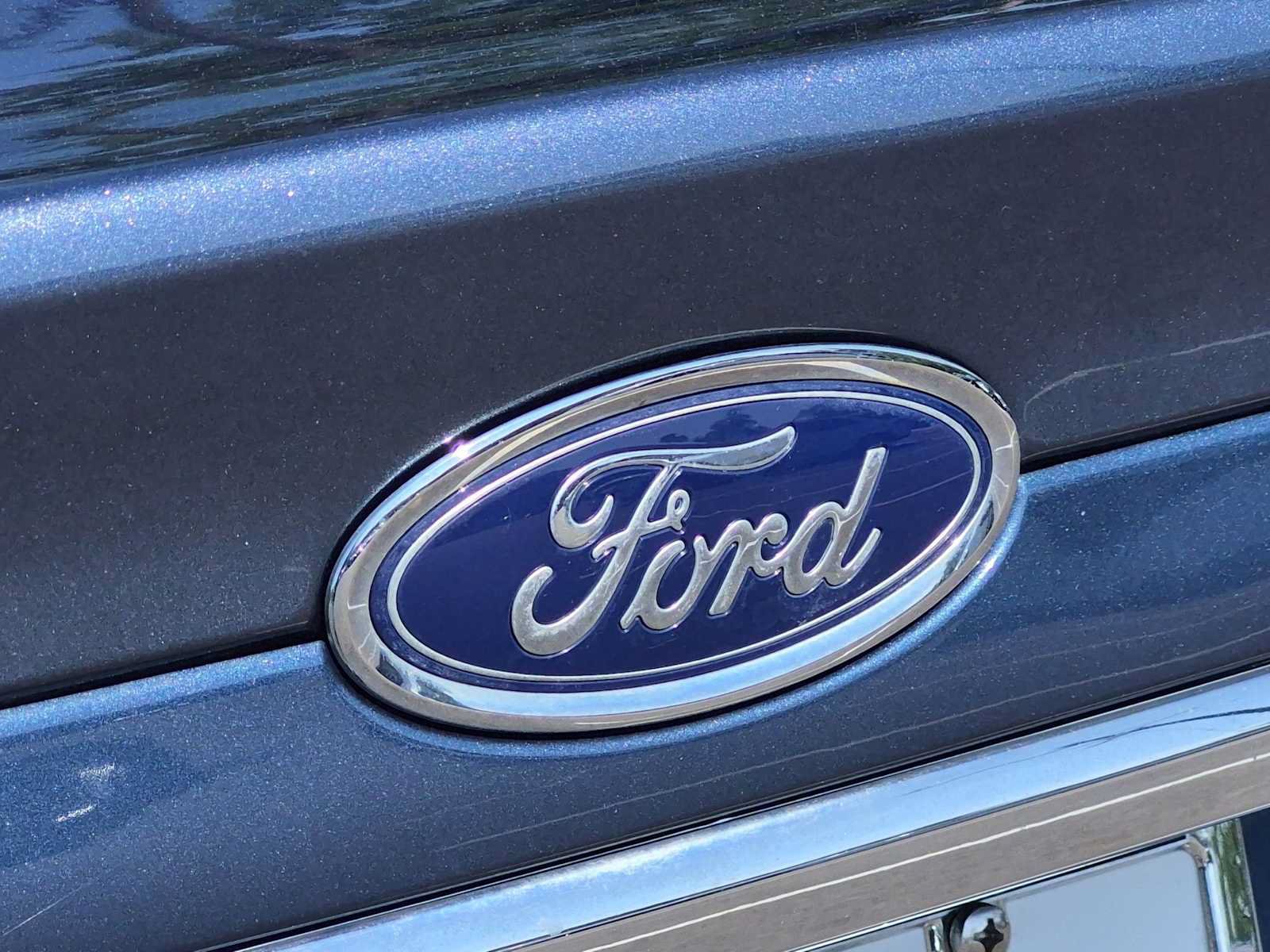 Used 2018 Ford Fusion SE w/ Fusion SE Technology Package FWD image 11