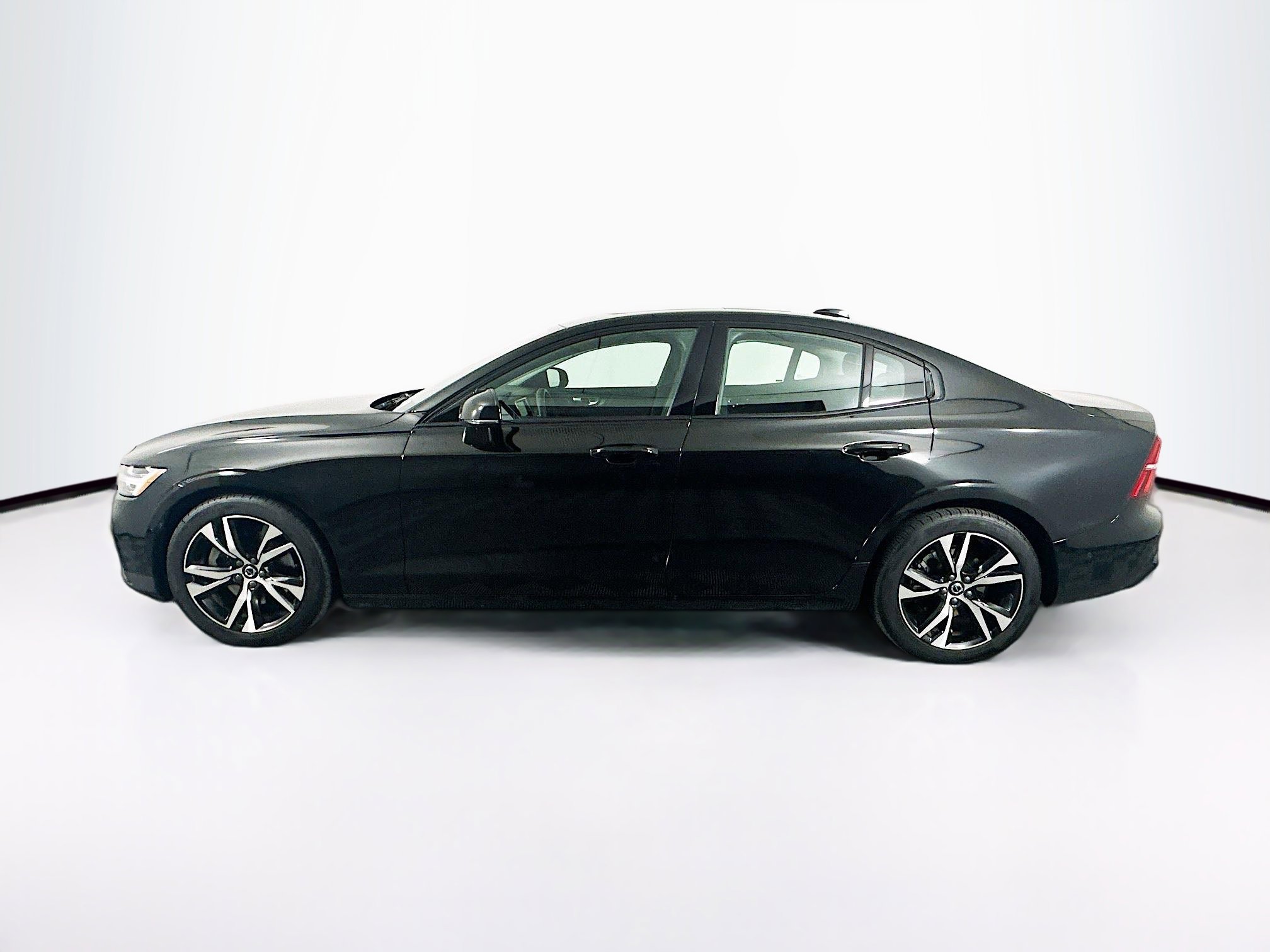 Used 2025 Volvo S60 B5 Plus image 4