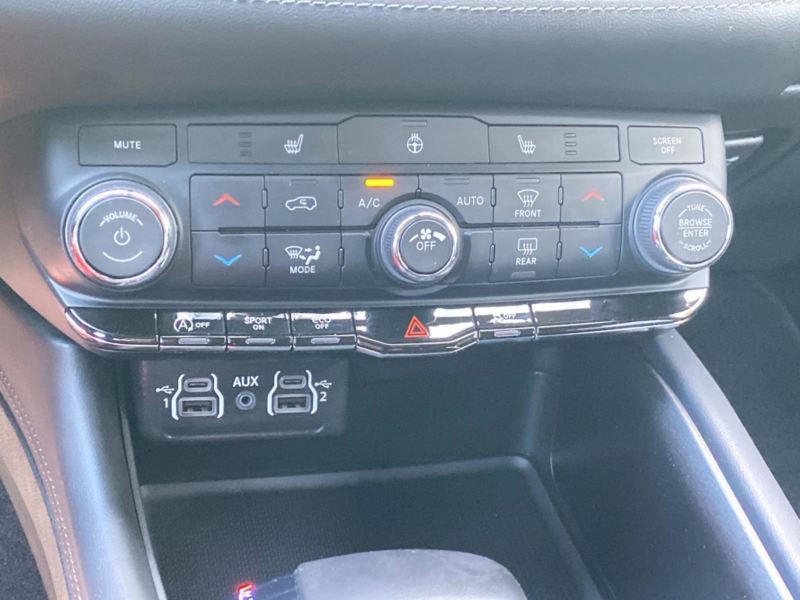 Used 2024 Dodge Durango SXT w/ SXT Blacktop Group image 26
