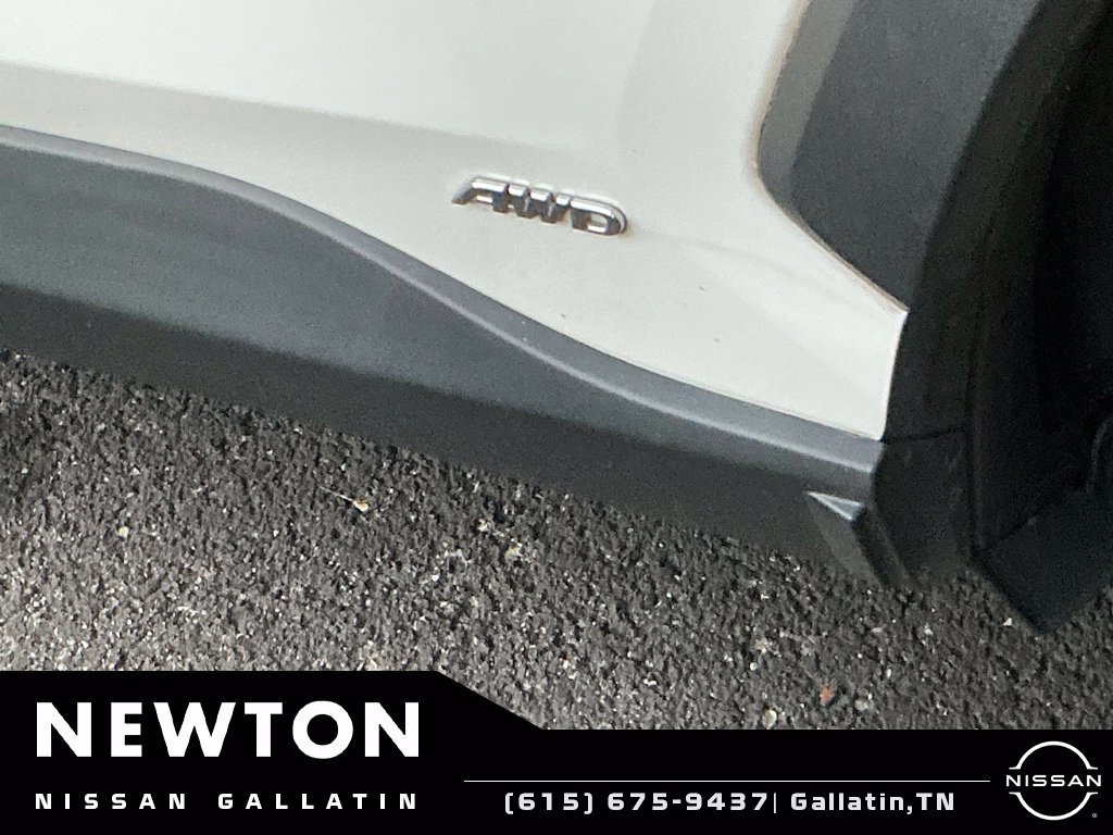 Used 2024 Toyota RAV4 LE AWD/4WD image 5