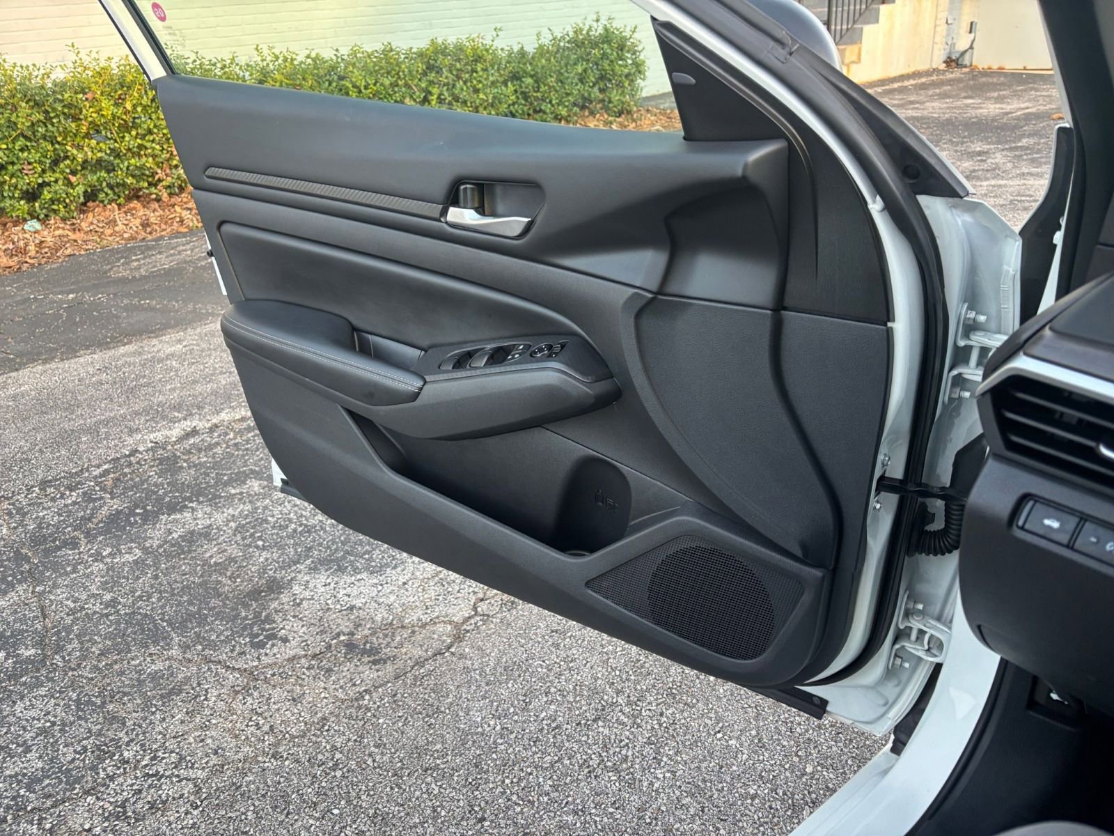 Used 2025 Nissan Altima 2.5 SV image 18