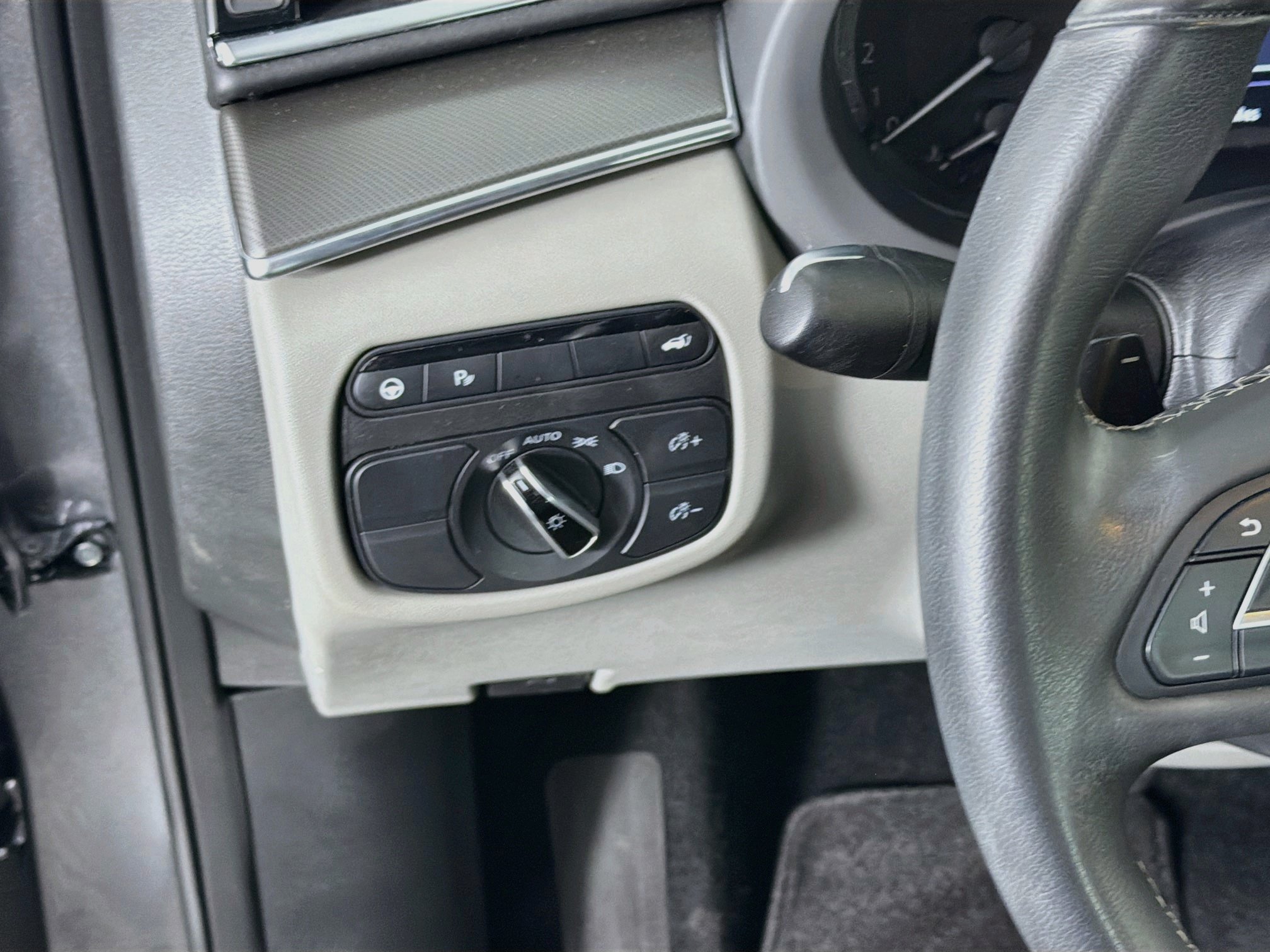 Used 2023 INFINITI QX50 Luxe AWD/4WD image 16