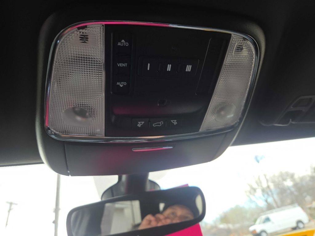 Used 2017 Dodge Durango R/T image 19