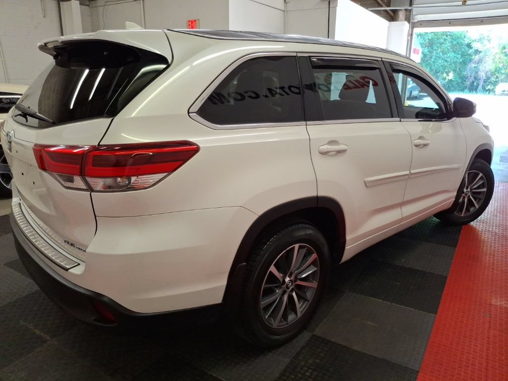 Used 2018 Toyota Highlander XLE w/ Protection Package #3 AWD/4WD image 11