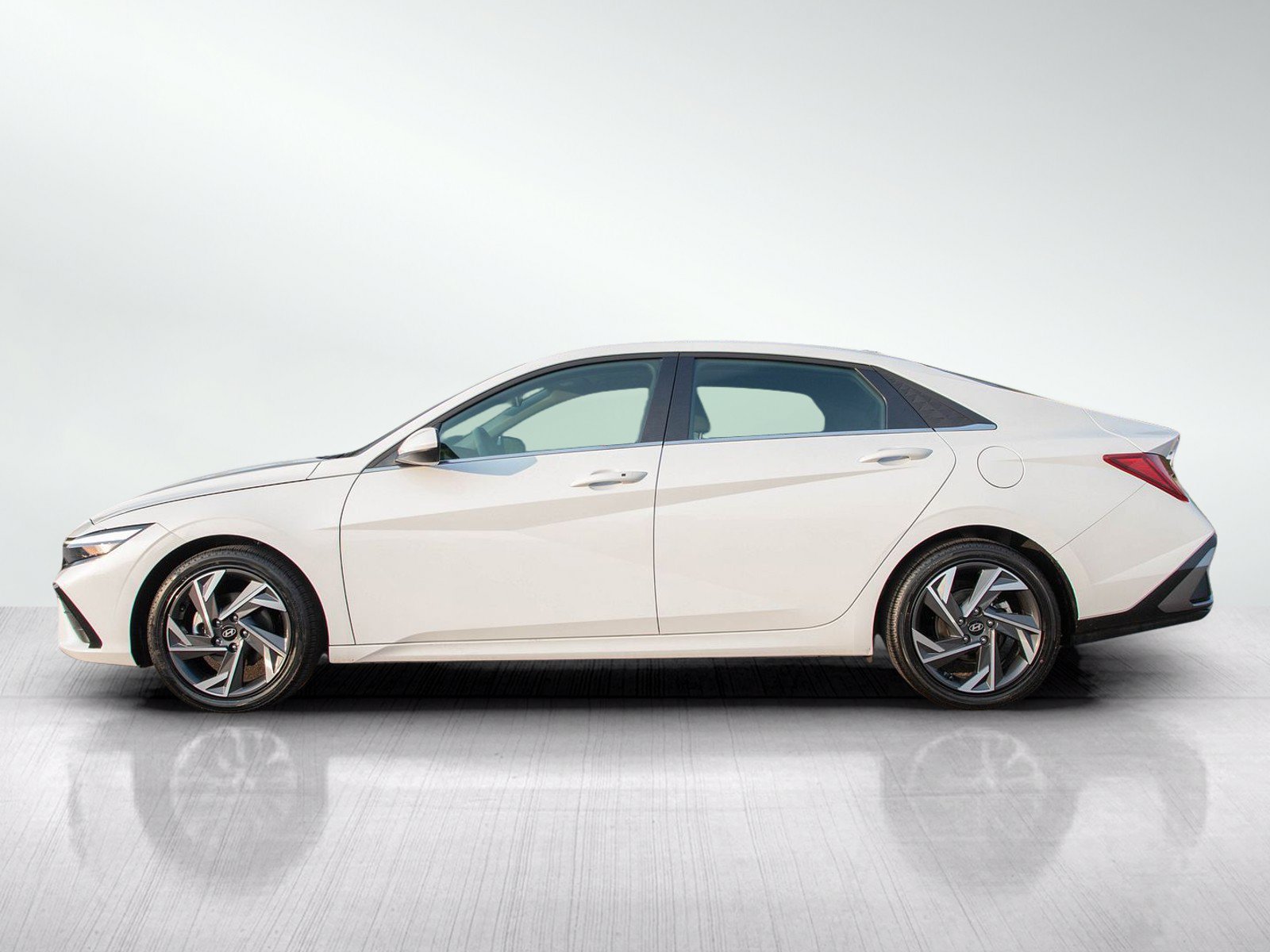 Used 2025 Hyundai Elantra SEL FWD image 3