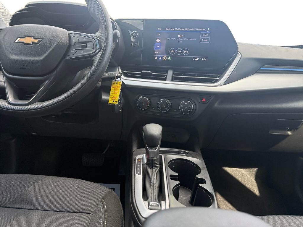 Used 2024 Chevrolet Trax LS w/ LS Convenience Package image 11