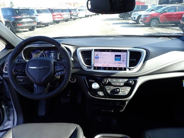 New 2026 Chrysler Pacifica Select w/ S Appearance Package AWD/4WD image 16