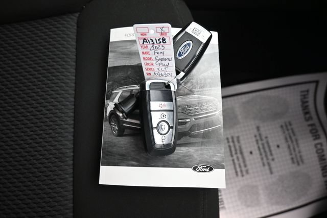 Used 2023 Ford Explorer XLT AWD/4WD image 12