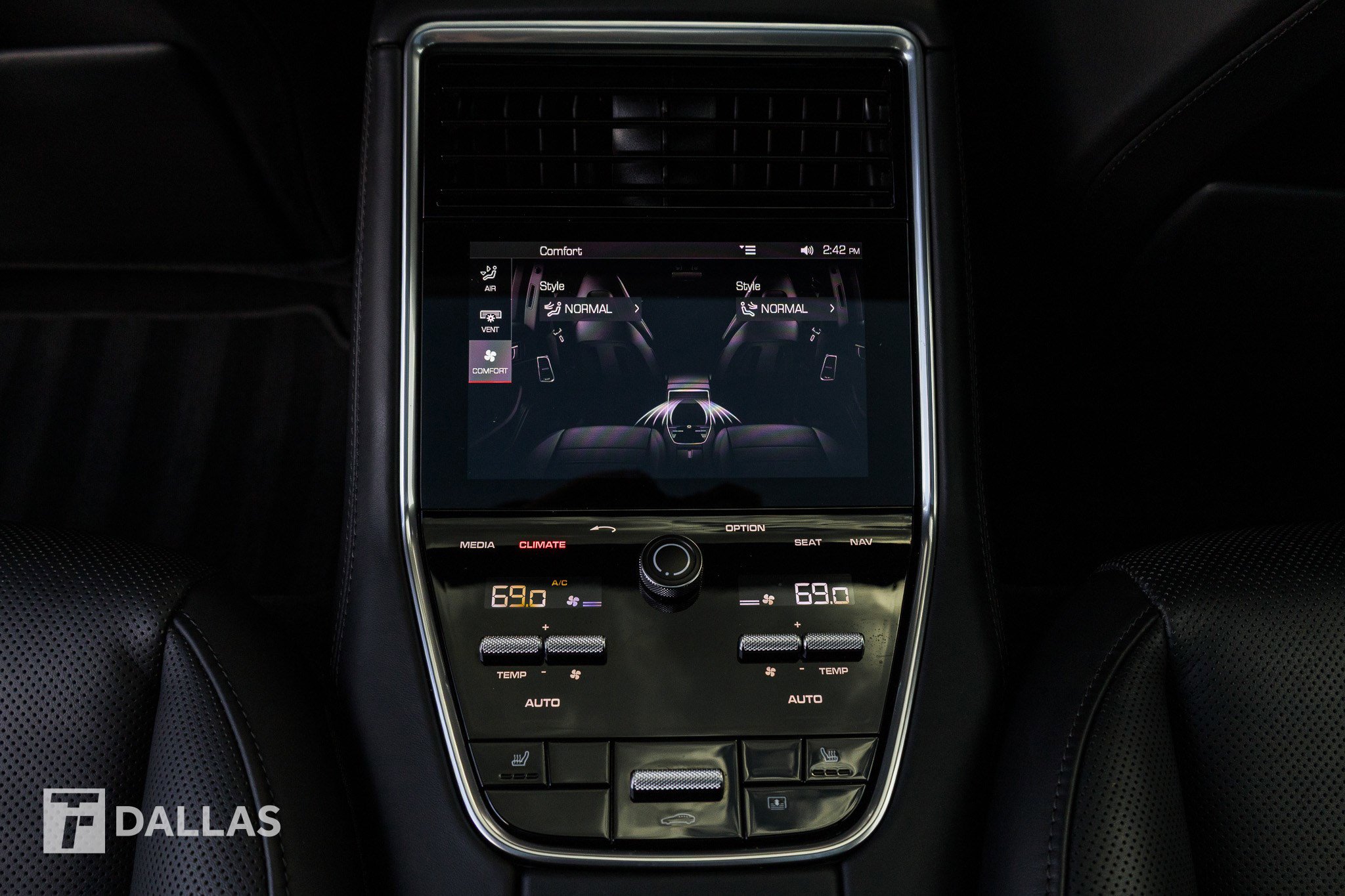 Used 2020 Porsche Panamera GTS image 27