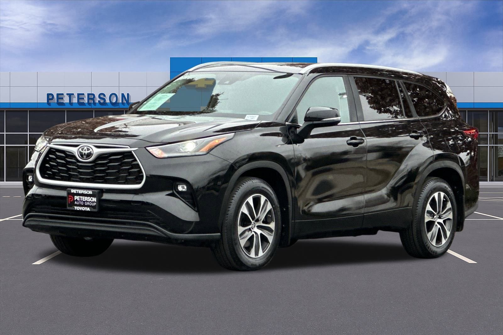 Used 2024 Toyota Highlander XLE image 9