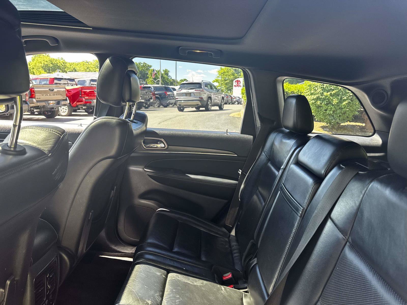 Used 2015 Jeep Grand Cherokee Limited w/ Luxury Group II AWD/4WD image 13