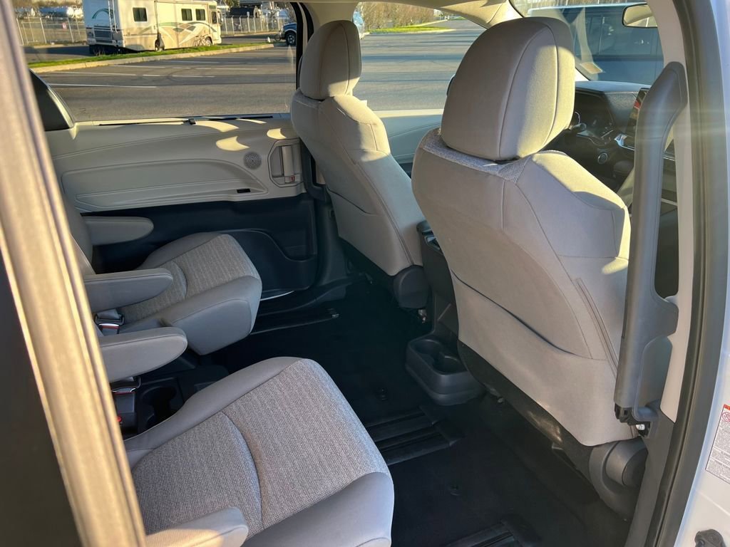 Used 2021 Toyota Sienna LE image 18