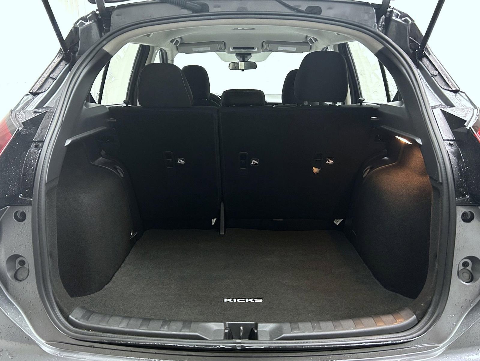 Used 2021 Nissan Kicks SV image 21