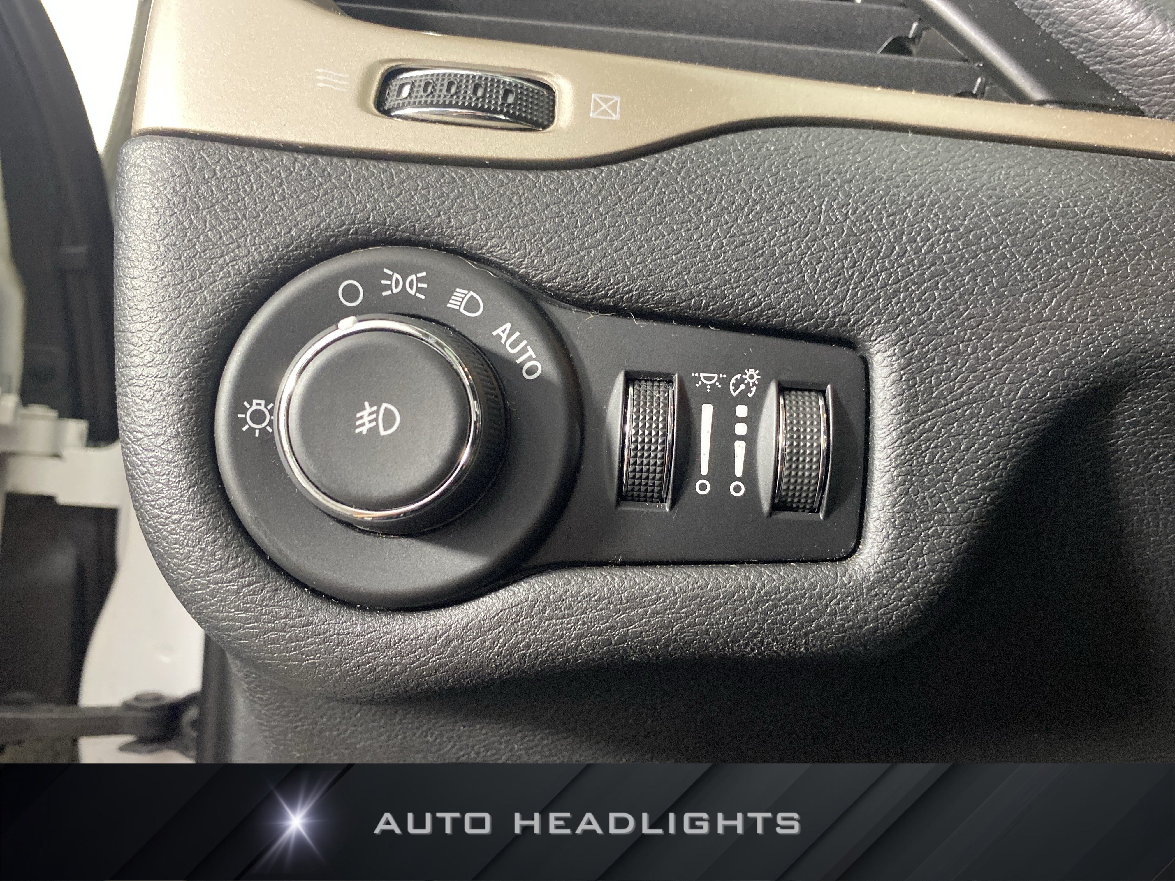 Used 2017 Jeep Cherokee 75th Anniversary AWD/4WD image 26