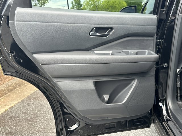 New 2026 Nissan Pathfinder SV w/ SV Premium Package AWD/4WD image 18