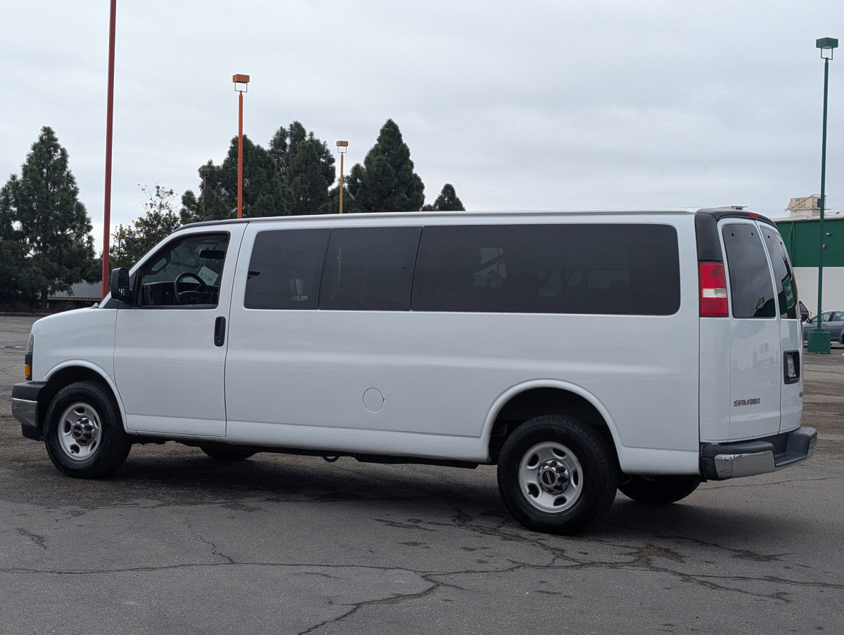 Used 2018 GMC Savana 3500 LT w/ LT Preferred Equipment Group image 5