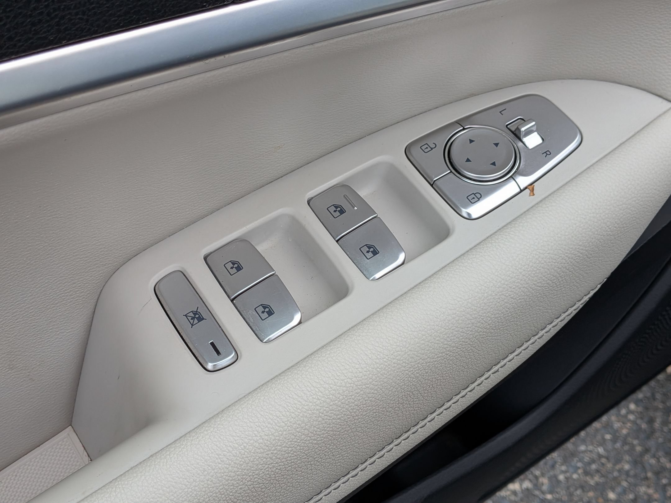Used 2024 Genesis G70 2.5T RWD image 13