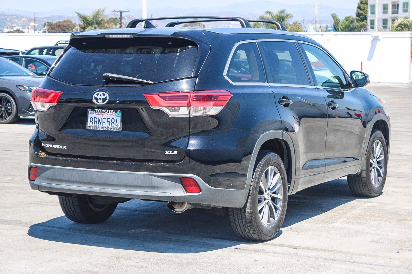 Used 2017 Toyota Highlander XLE w/ Carpet Mat Package FWD image 14