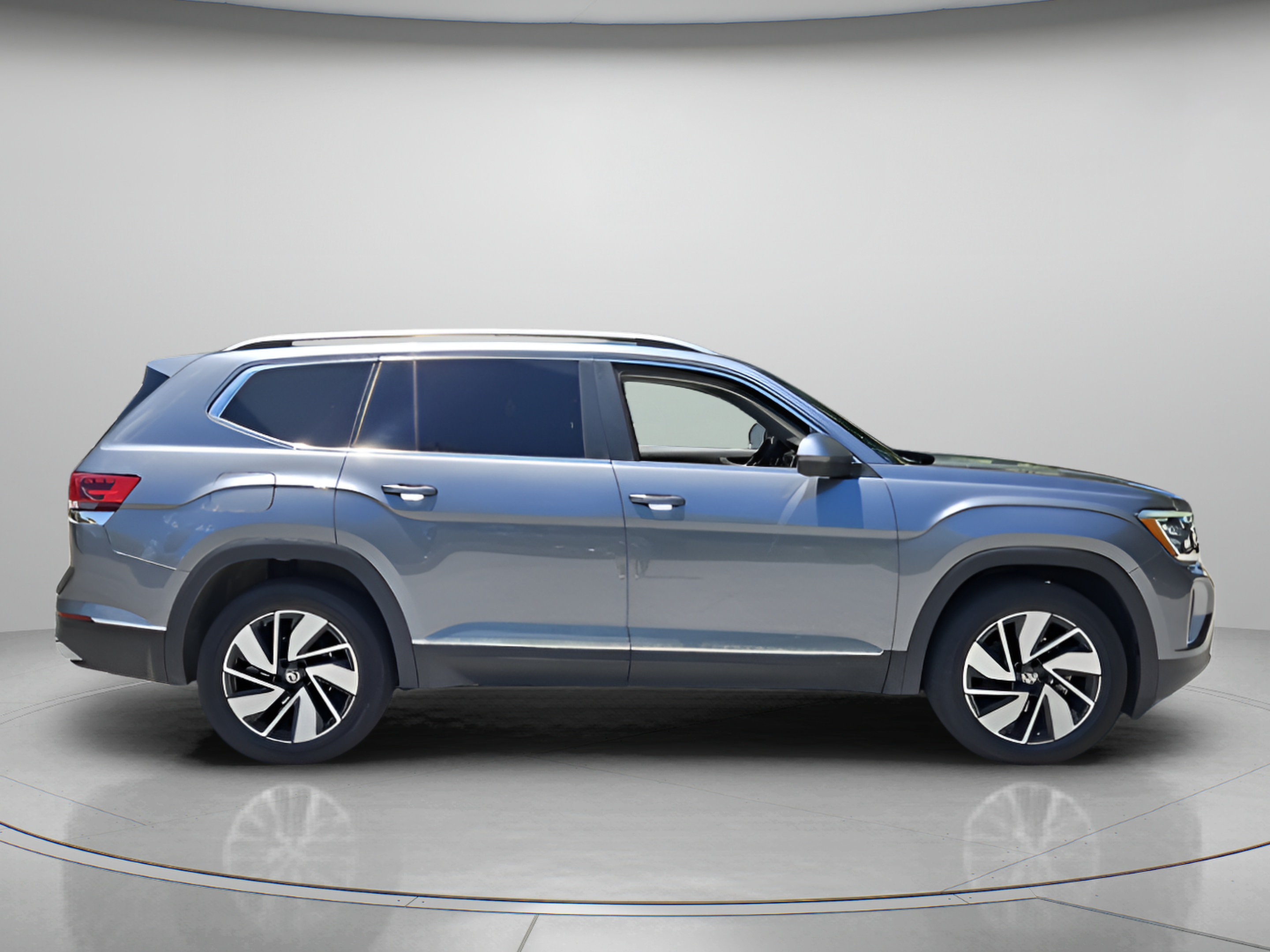 Used 2024 Volkswagen Atlas SEL AWD/4WD image 6