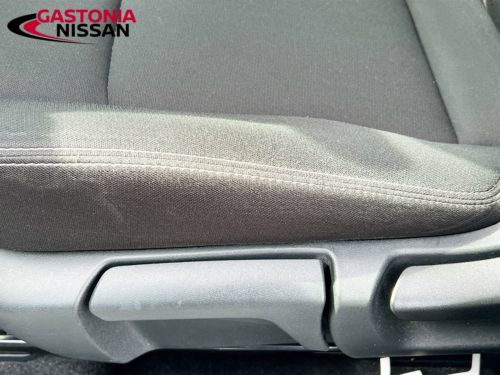 Used 2023 Nissan Rogue S image 25