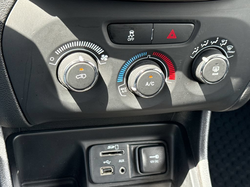 Used 2017 Jeep Cherokee Sport FWD image 21