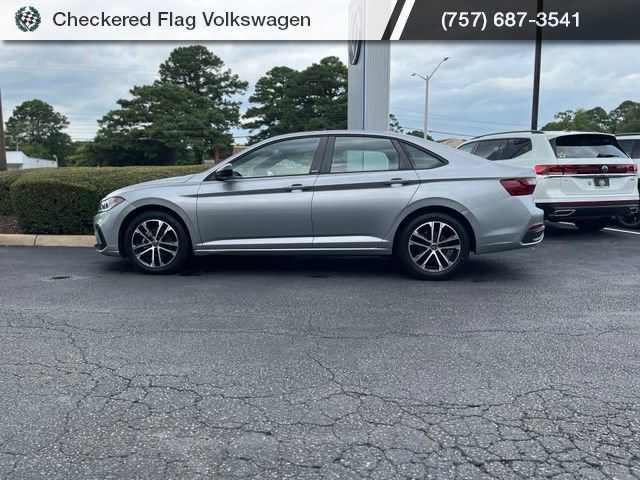 Used 2025 Volkswagen Jetta Sport FWD image 4