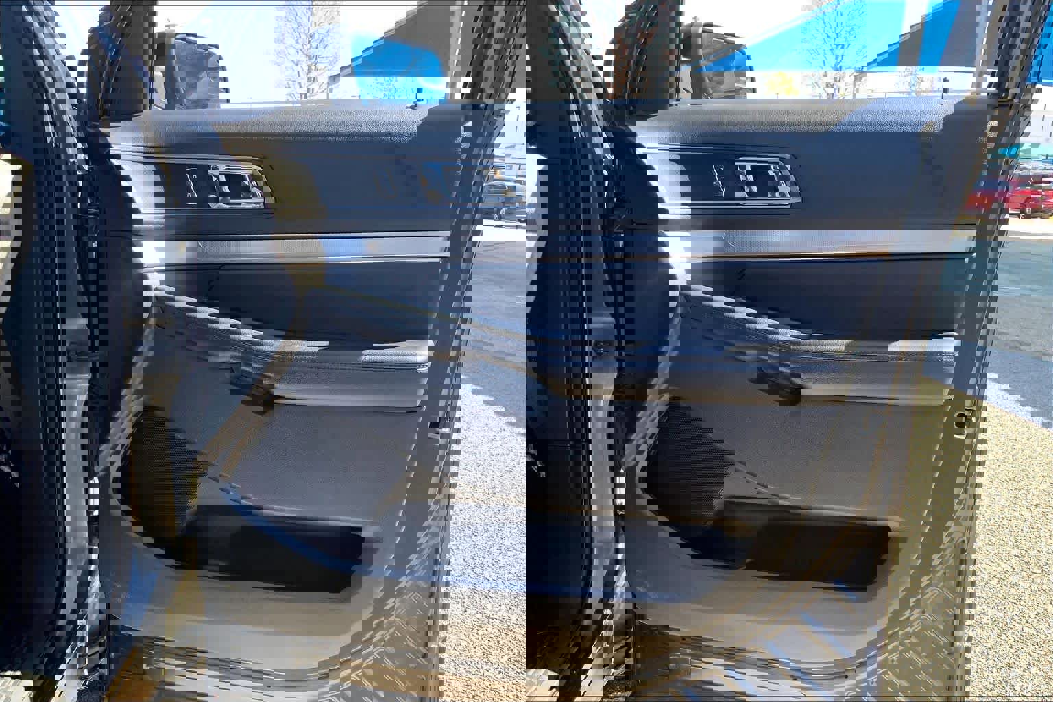 Used 2018 Ford Explorer XLT w/ Equipment Group 201A image 23