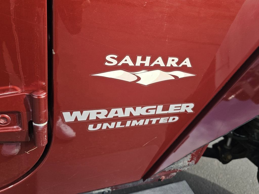 Used 2010 Jeep Wrangler Unlimited Sahara w/ Dual Top Group AWD/4WD image 15