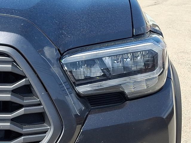 Used 2022 Toyota Tacoma TRD Off-Road w/ Technology Package AWD/4WD image 9