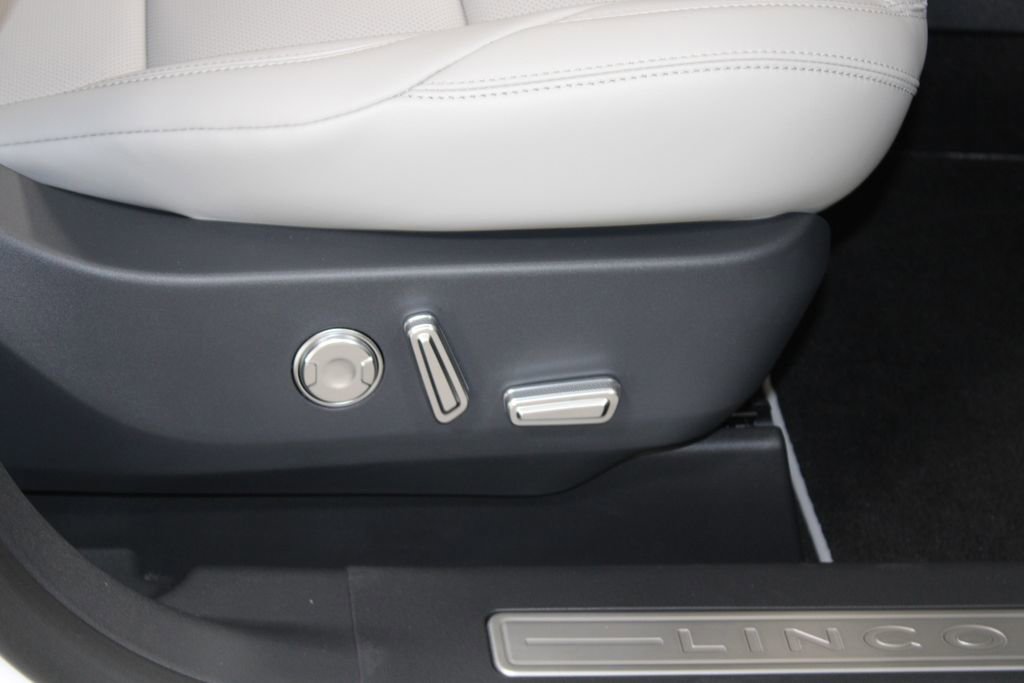 New 2026 Lincoln Nautilus Premier image 27