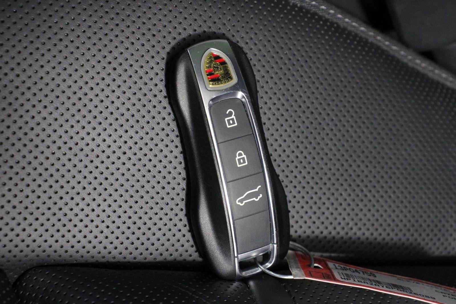 Certified 2023 Porsche Cayenne Platinum Edition image 34