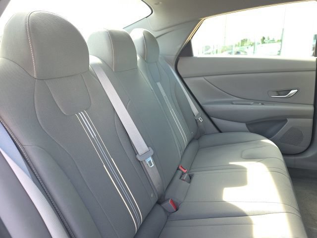 Certified 2023 Hyundai Elantra SEL Sport FWD image 6