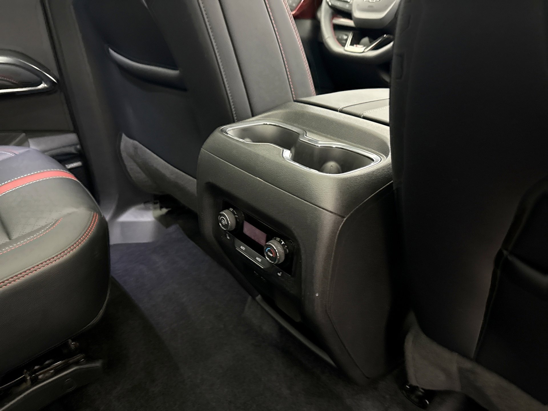 Used 2024 Chevrolet Traverse RS AWD/4WD image 22