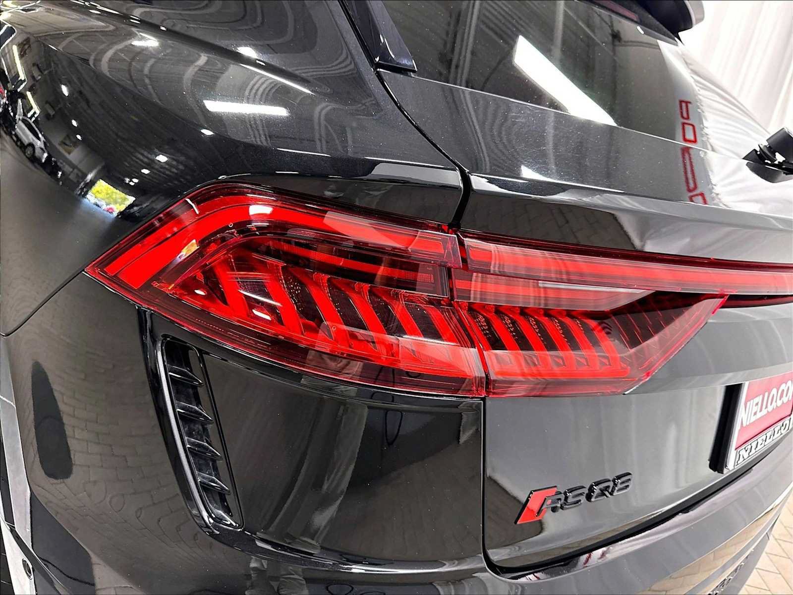 Used 2022 Audi RS Q8 AWD/4WD image 34
