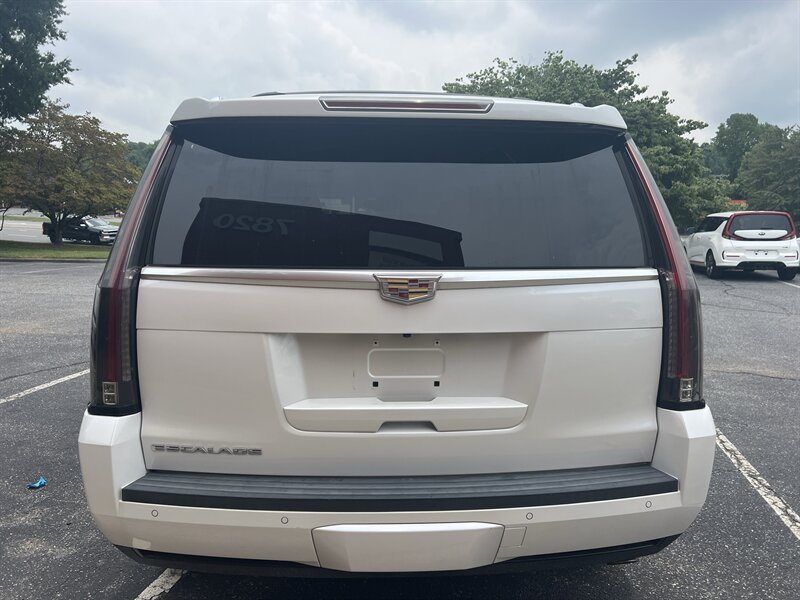Used 2016 Cadillac Escalade Premium AWD/4WD image 6