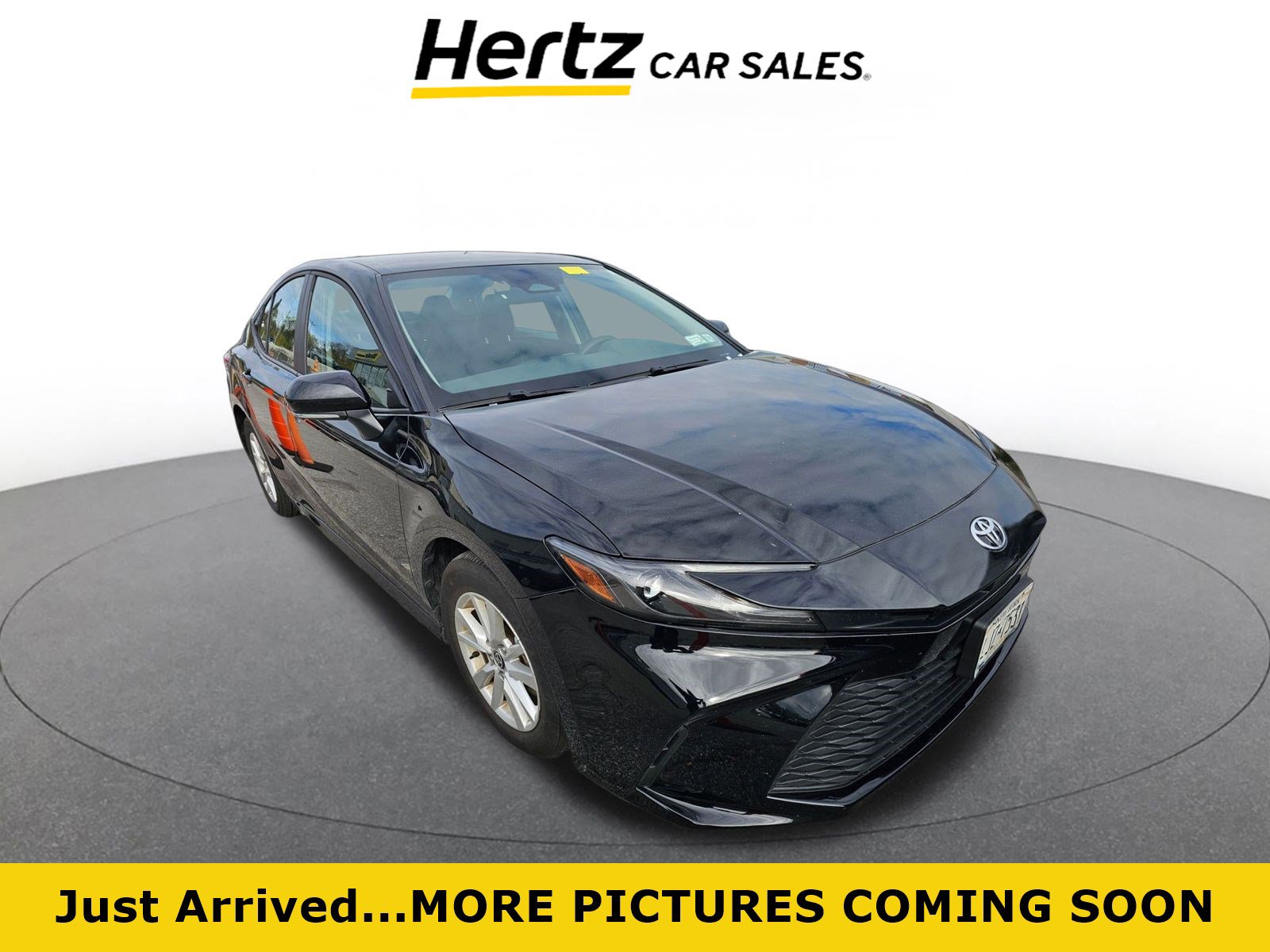 Used 2025 Toyota Camry LE image 1