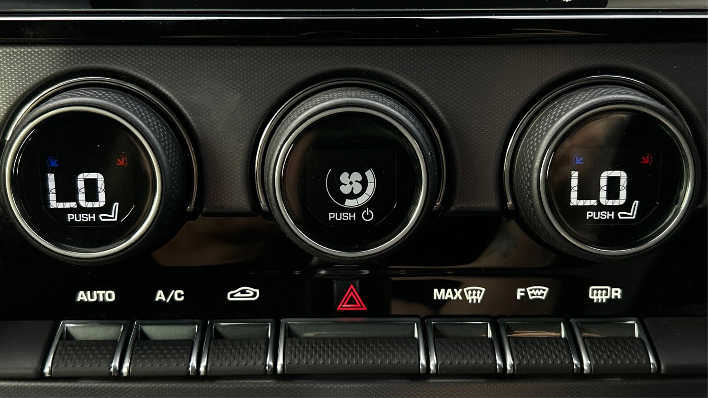 Used 2018 Jaguar F-TYPE Convertible image 30