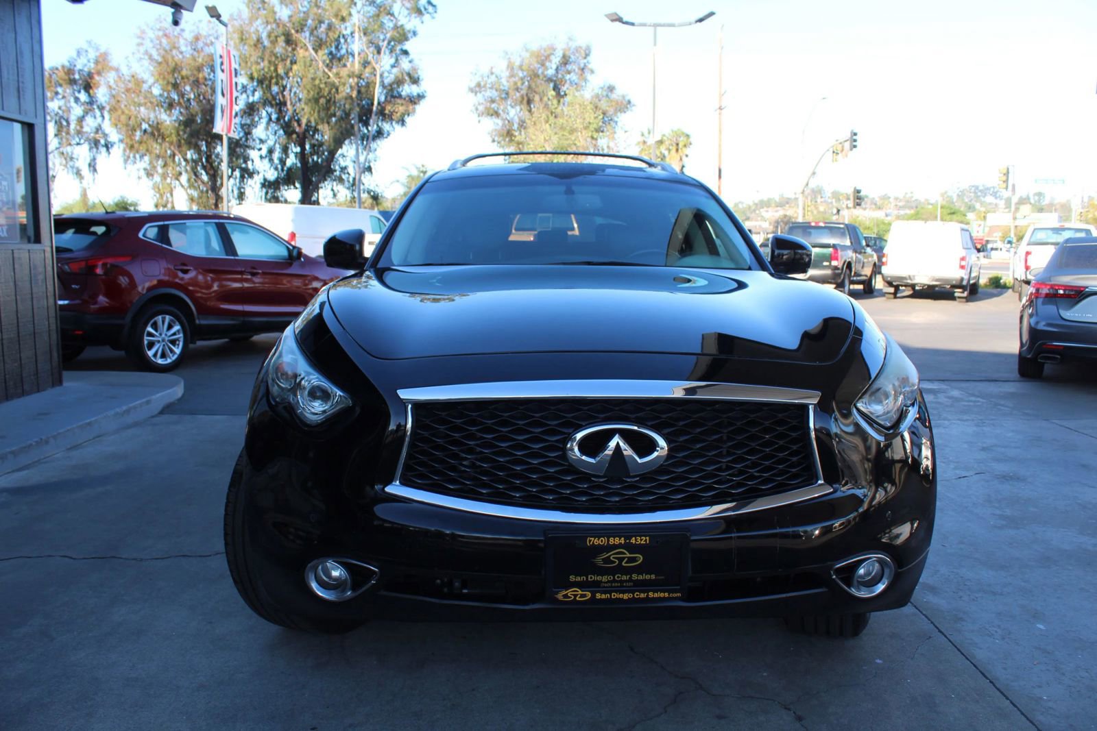 Used 2017 INFINITI QX70 3.7 w/ Premium Package image 8
