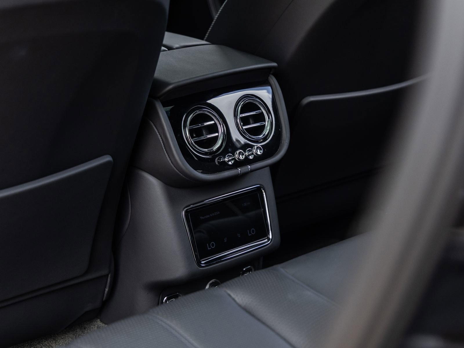 Used 2023 Bentley Bentayga AWD/4WD image 39