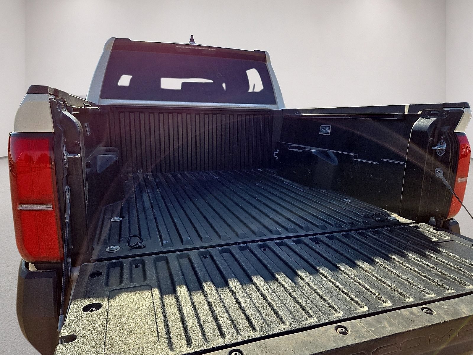 Used 2025 Toyota Tacoma SR AWD/4WD image 12