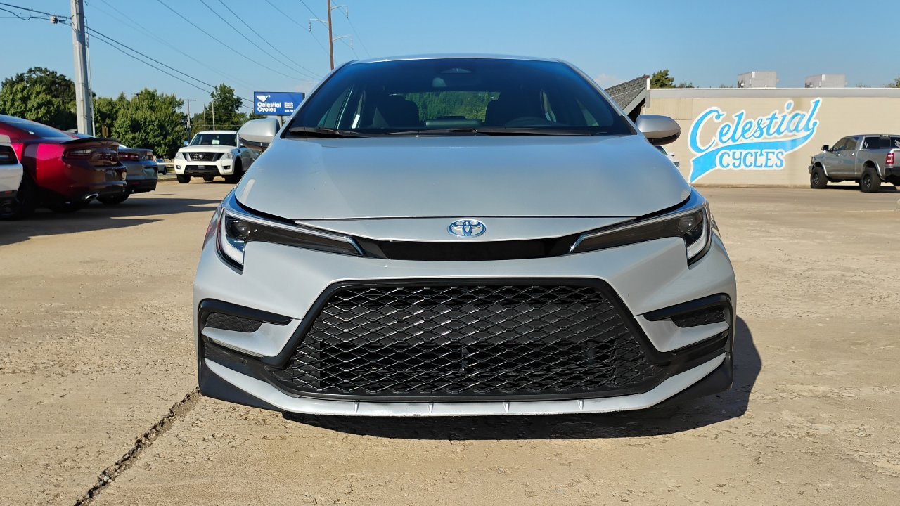 Used 2024 Toyota Corolla SE image 2