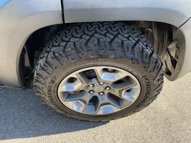 Used 2019 Jeep Cherokee Trailhawk w/ Comfort/Convenience Group AWD/4WD image 12