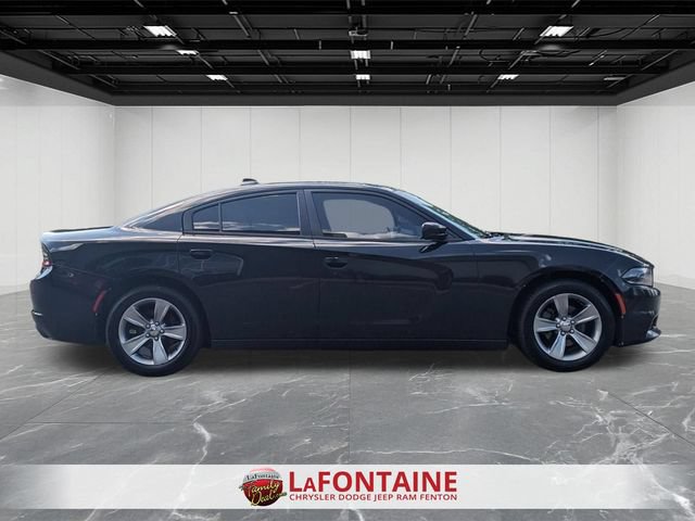 Used 2016 Dodge Charger SXT w/ Navigation & Travel Group RWD image 6