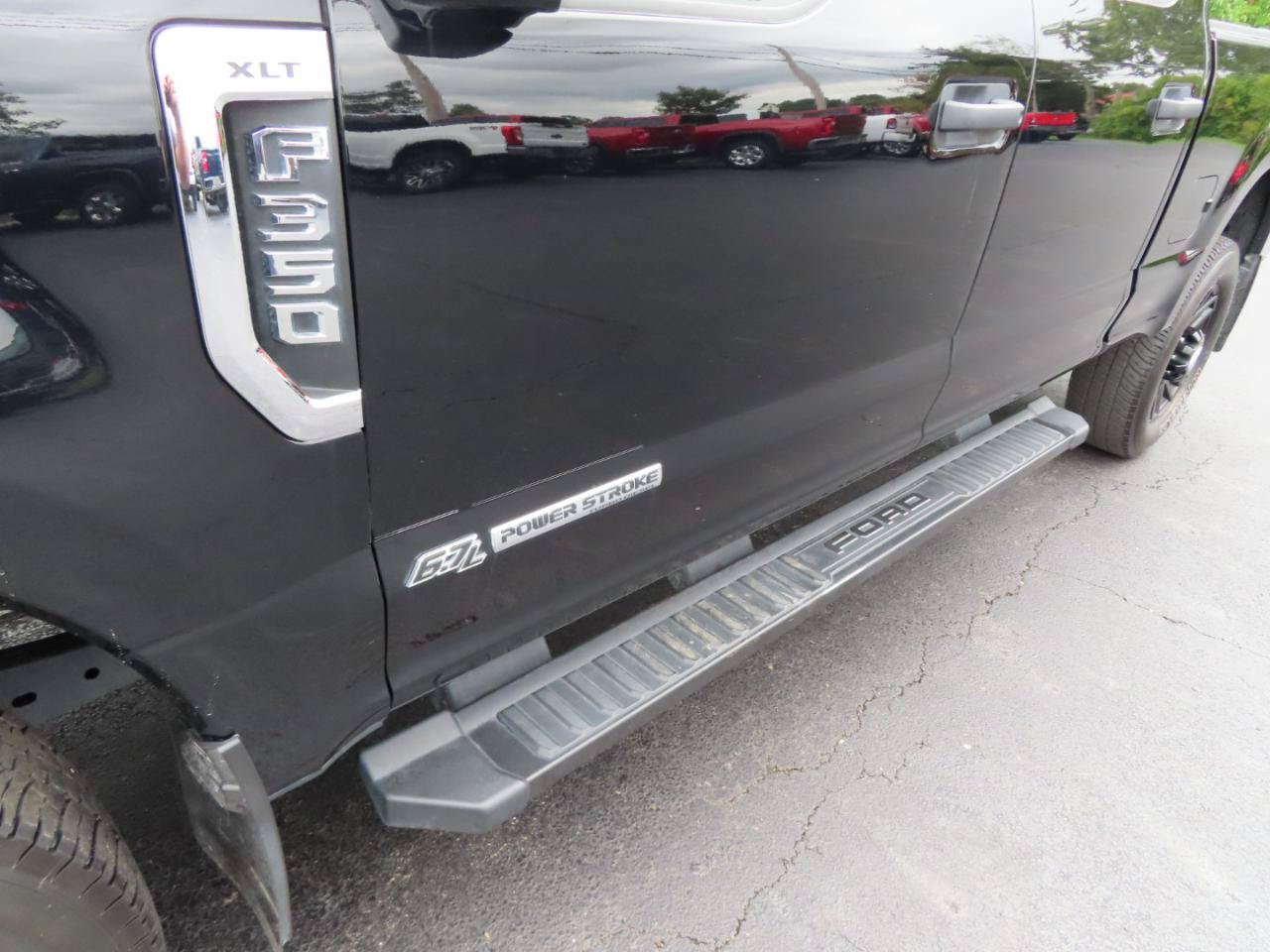 Used 2022 Ford F350 XLT w/ Black Appearance Package AWD/4WD image 10