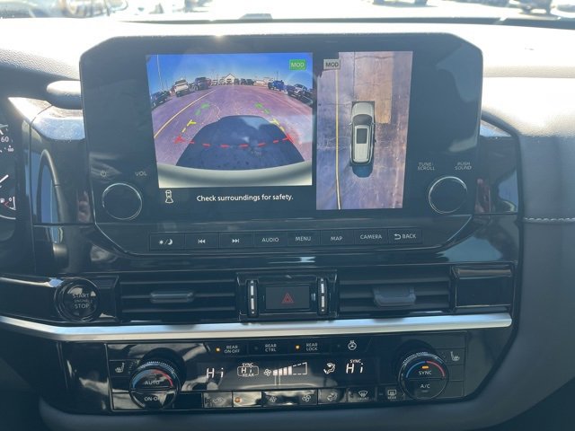 Used 2025 Nissan Pathfinder SL image 16